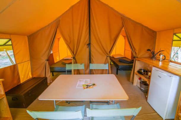 Camping Onlycamp Les Tuilleres Vercheny 外观 照片