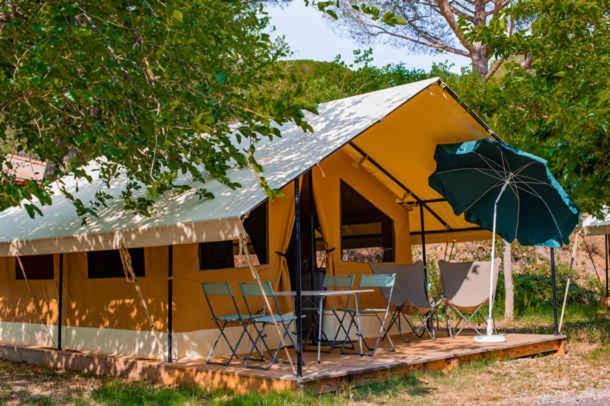 Camping Onlycamp Les Tuilleres Vercheny 外观 照片